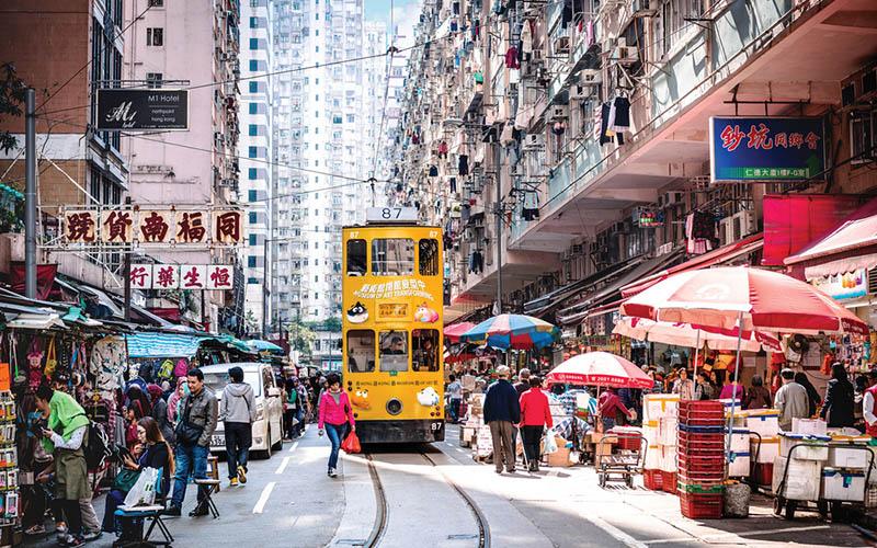 中國香港移民要不要中介？探討移民中國香港時(shí)是否需要中介服務(wù)的利與弊